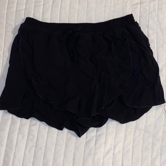black shorts - Picture 2 of 3